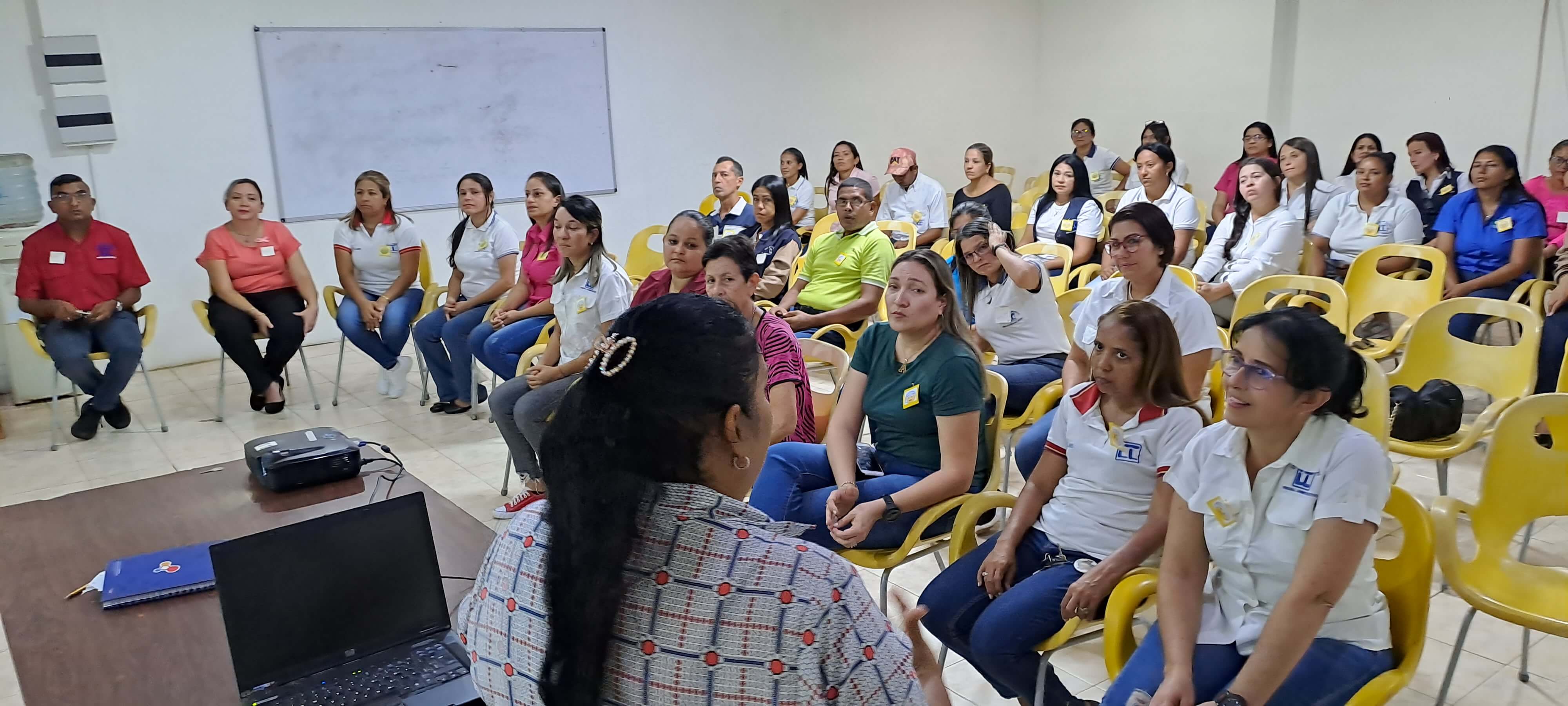 Personal universitario realizó taller sobre inteligencia emocional y liderazgo