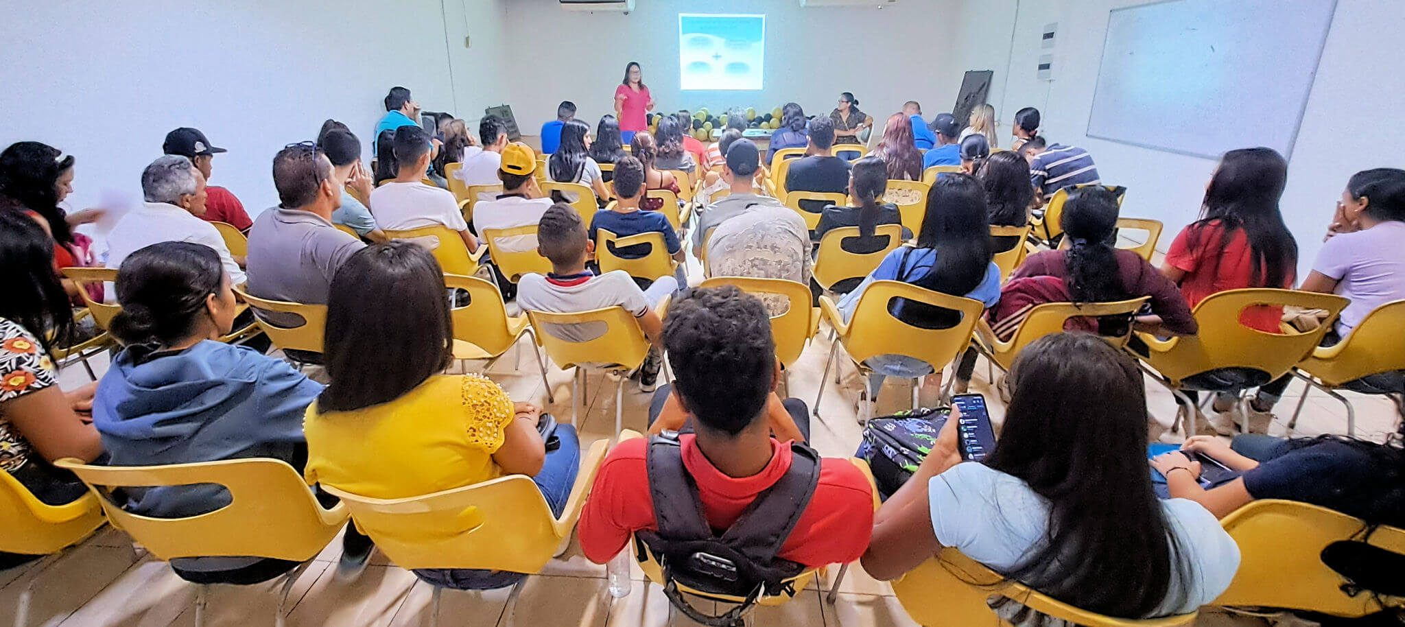 Docentes participaron en  conversatorio. Como abordar la neurodiversidad en el campo universitario