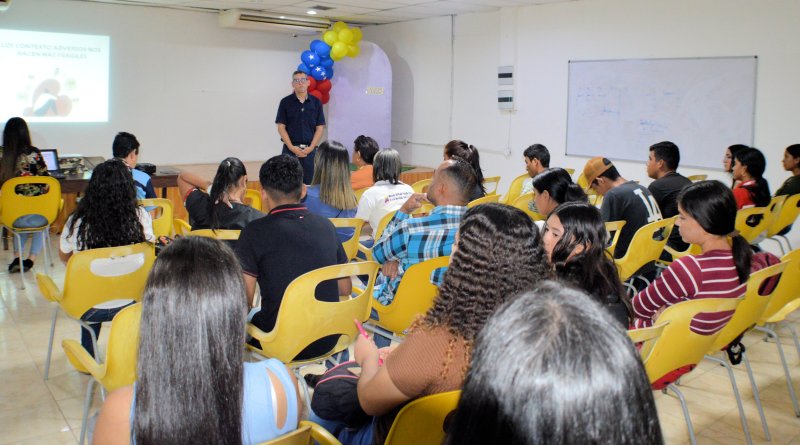 Realizan conversatorio sobre Vulnerabilidad Psicosocial en la UPTLL. Juana Ramírez.